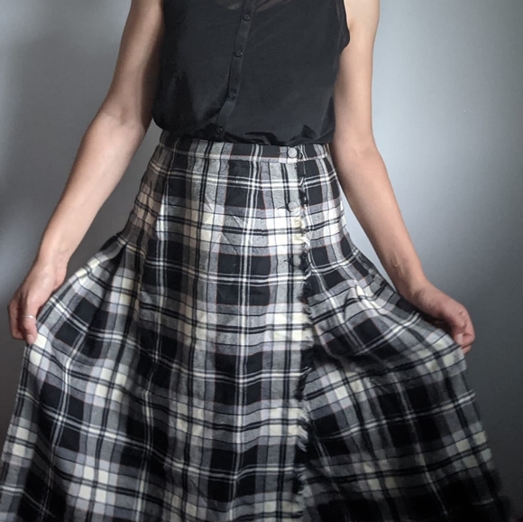 Vintage Dresses & Skirts - Vintage black and ivory tartan kilt with button closure